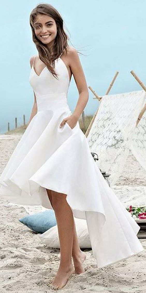 abito da sposa per il matrimonio in spiaggia