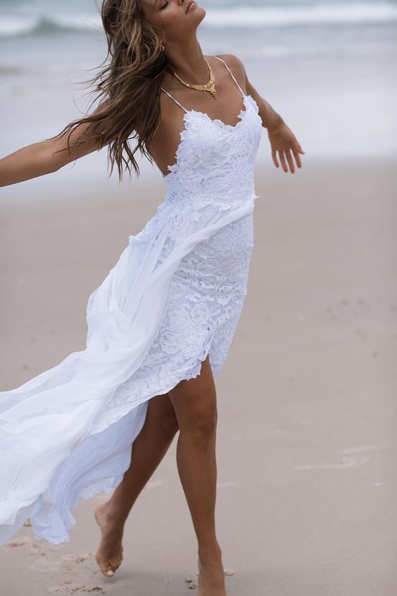 abito da sposa per il matrimonio in spiaggia