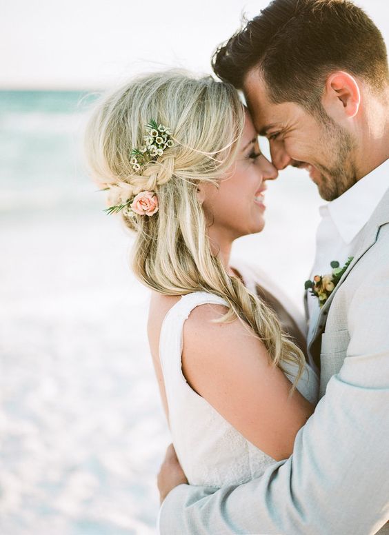 abito da sposa per il matrimonio in spiaggia