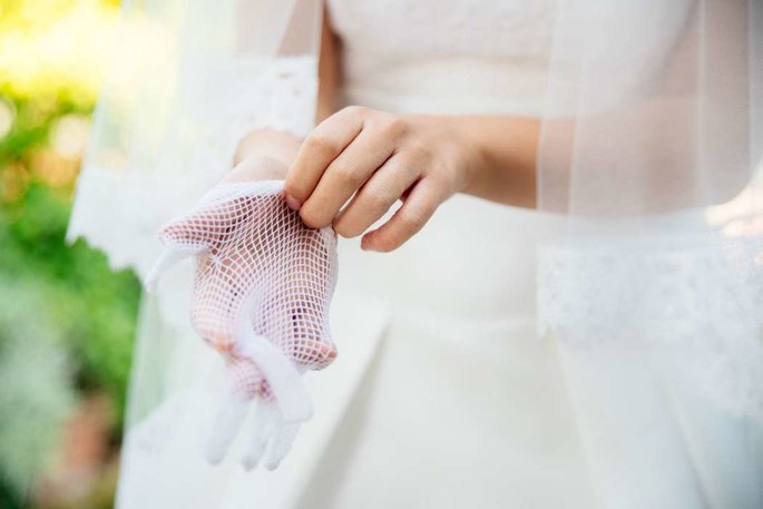 guanti da sposa